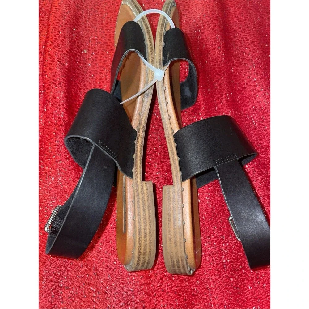 Steve Madden Women's Black sandals Size 9